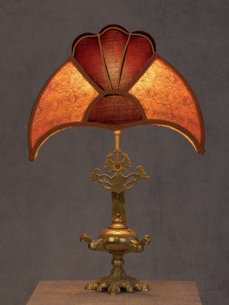 Lampe éventail allumée